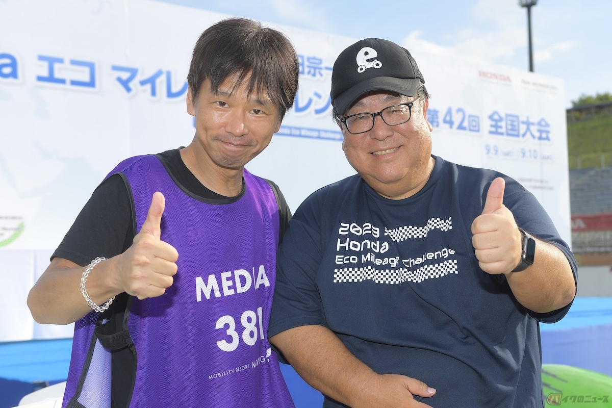 本田技研工業株式会社取締役会長・倉石誠司氏と筆者(青木タカオ)