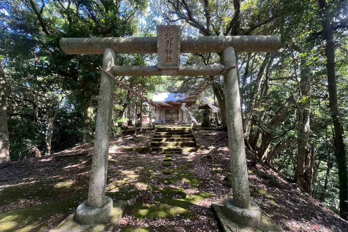 「北野神社」に到着。御祭神は歌人としても著名な菅原道眞公だ