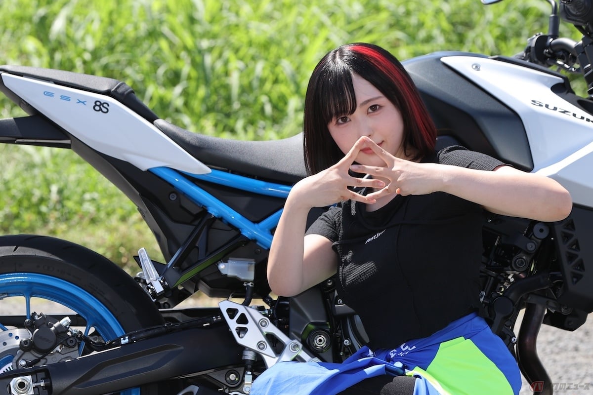 「8」と「S」の文字がくっついて、GSX-8Sを表すひとつの記号のような感じになっている