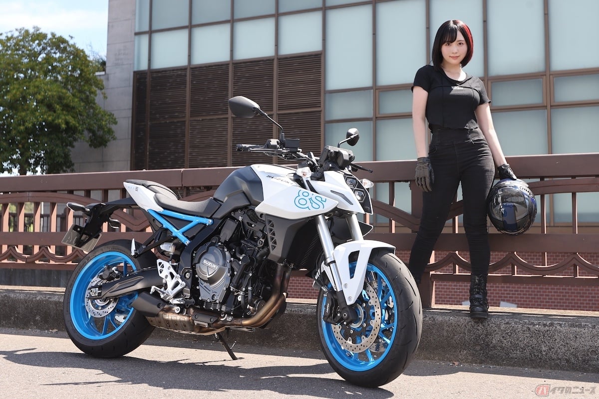 フレームとホイールのブルーが爽やかなGSX-8S