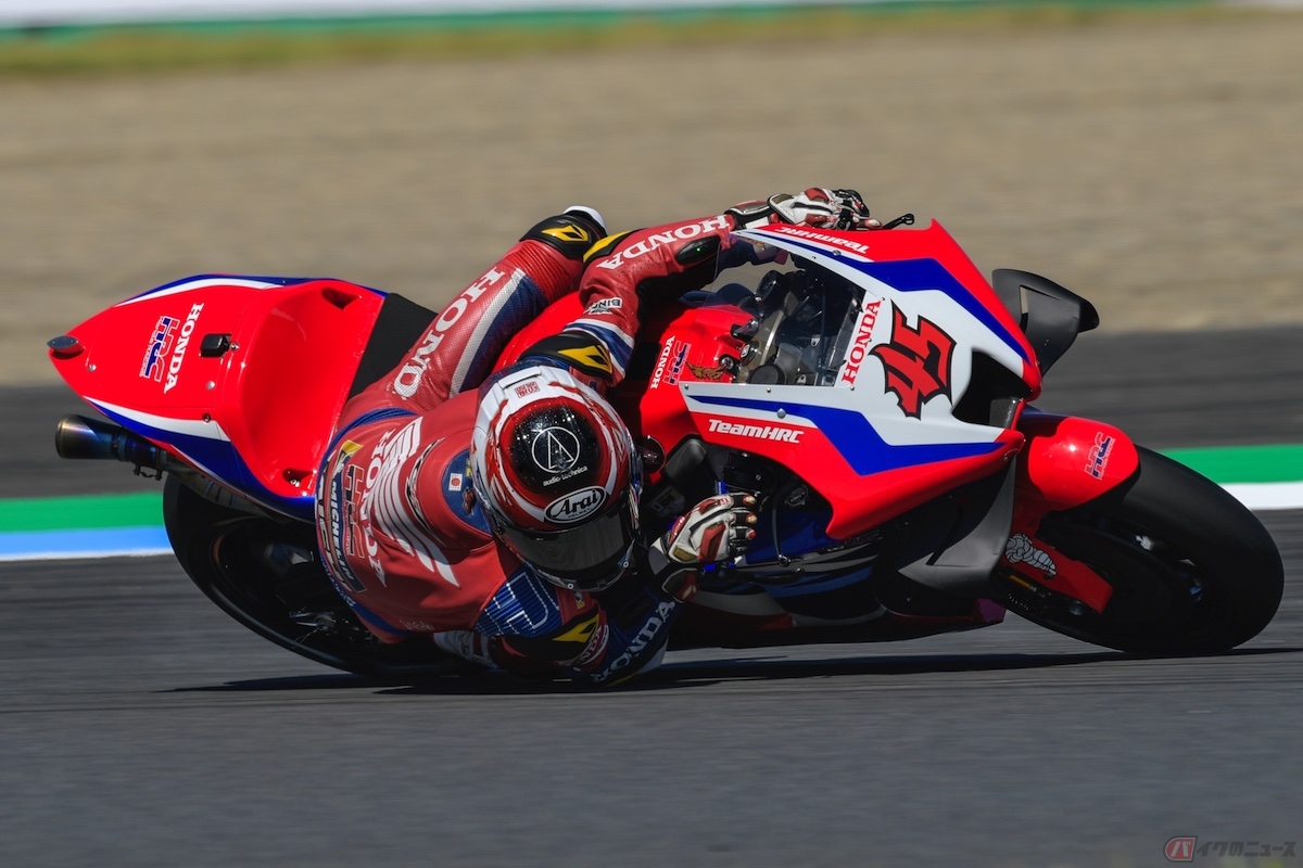 MotoGP 日本グランプリ決勝でモビリティリゾートもてぎを走る長島哲太選手