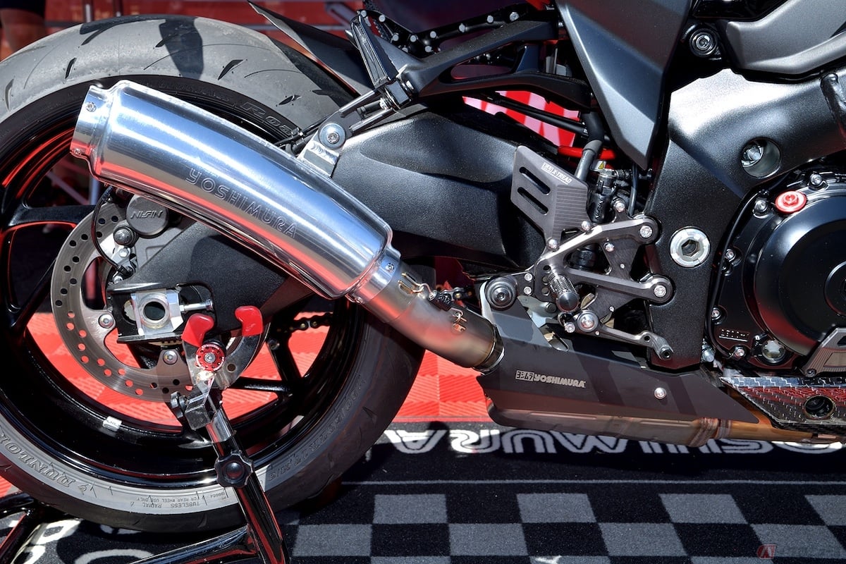 マフラーはバイクの見た目にも大きな影響を与えるカスタムパーツ