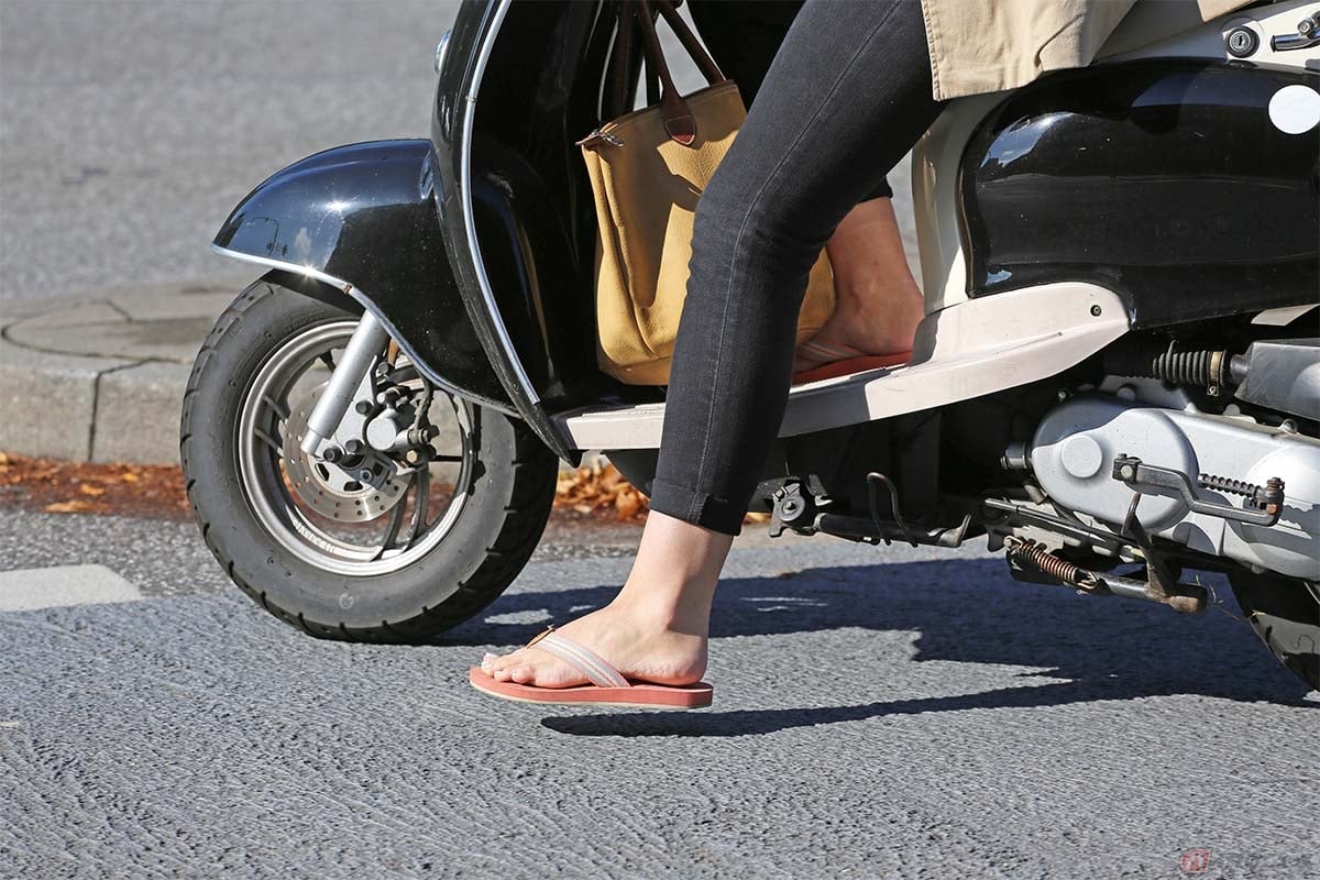 サンダルでバイクを運転する行為は安全運転義務違反となる可能性大
