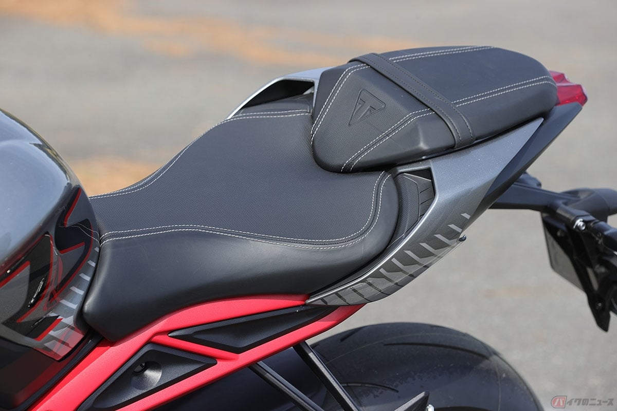 バイクのシートは合成皮革や人工皮革が主流