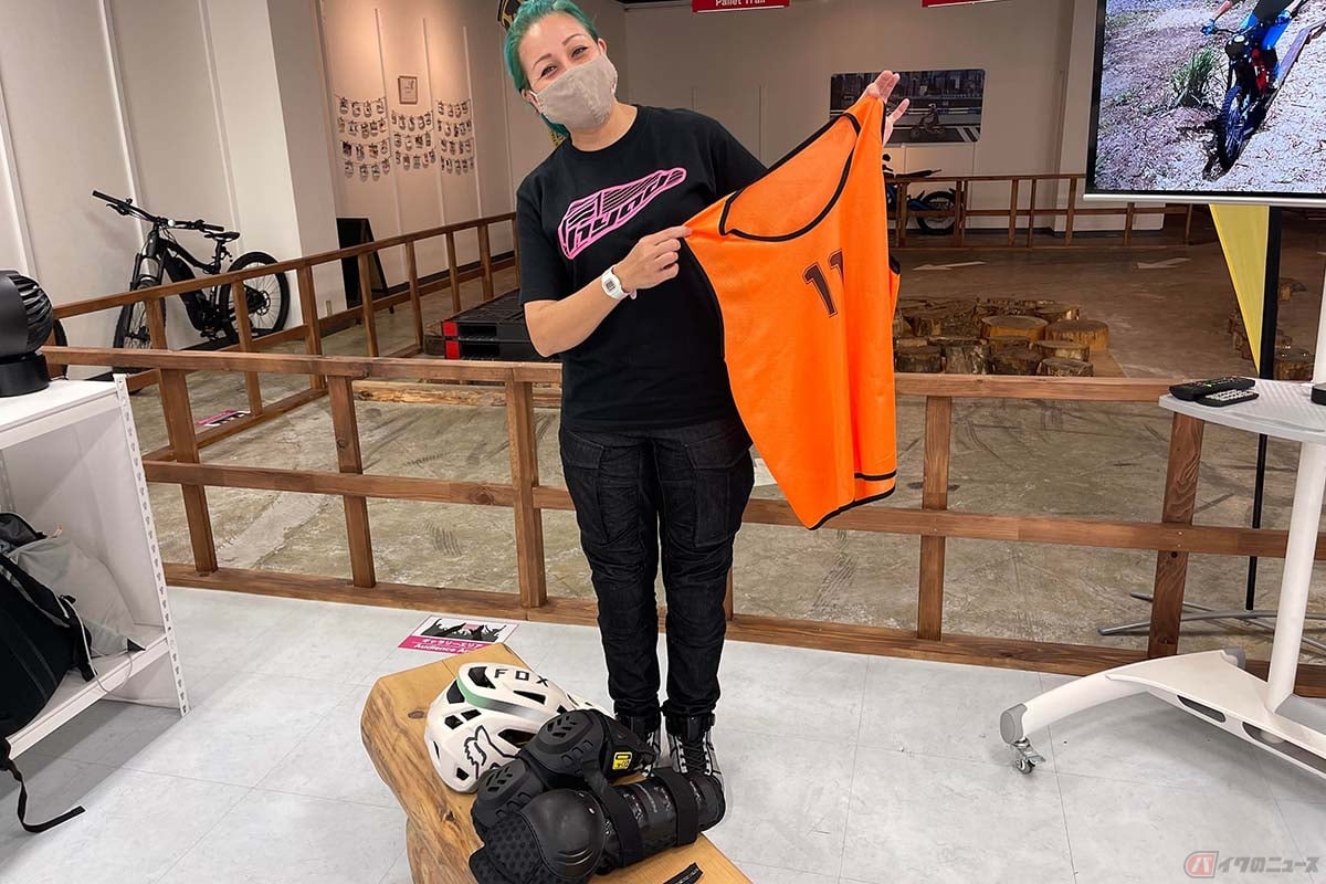 e-Trail Parkでトライアル体験を楽しむクリスさん