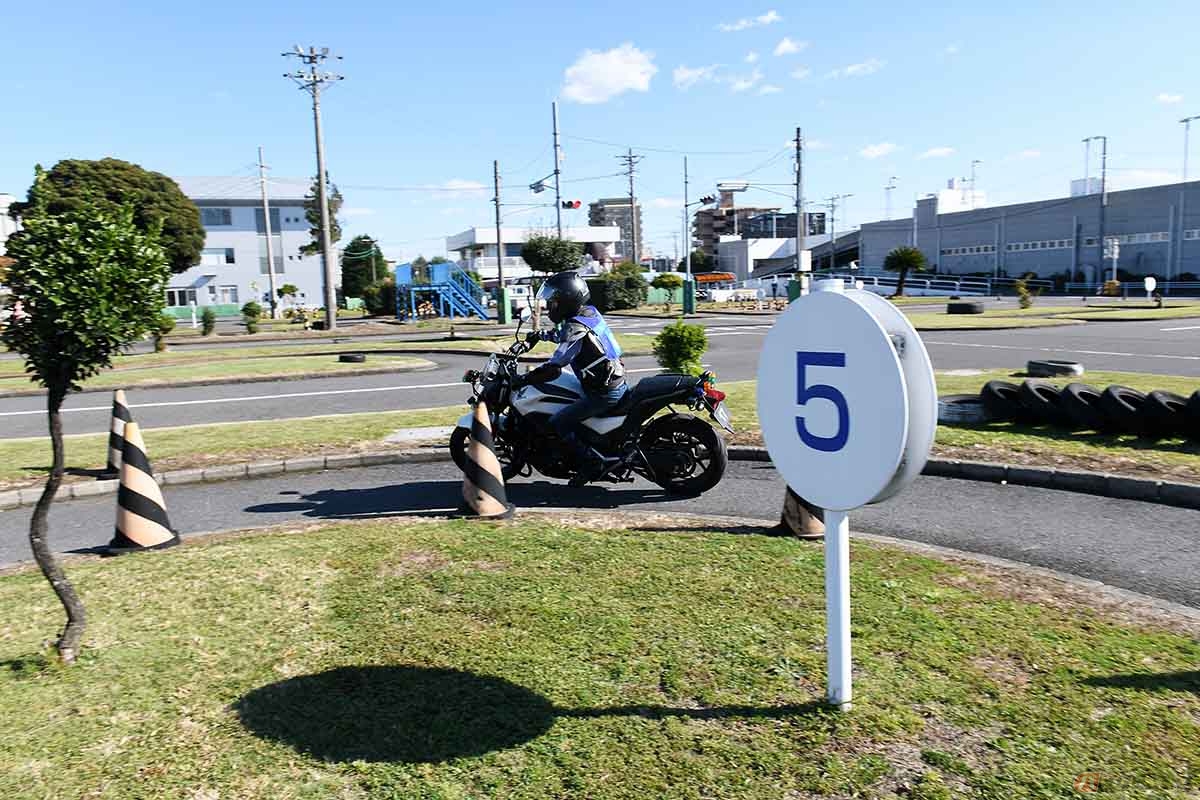 教習所には「指定教習所」と「届出教習所」がある