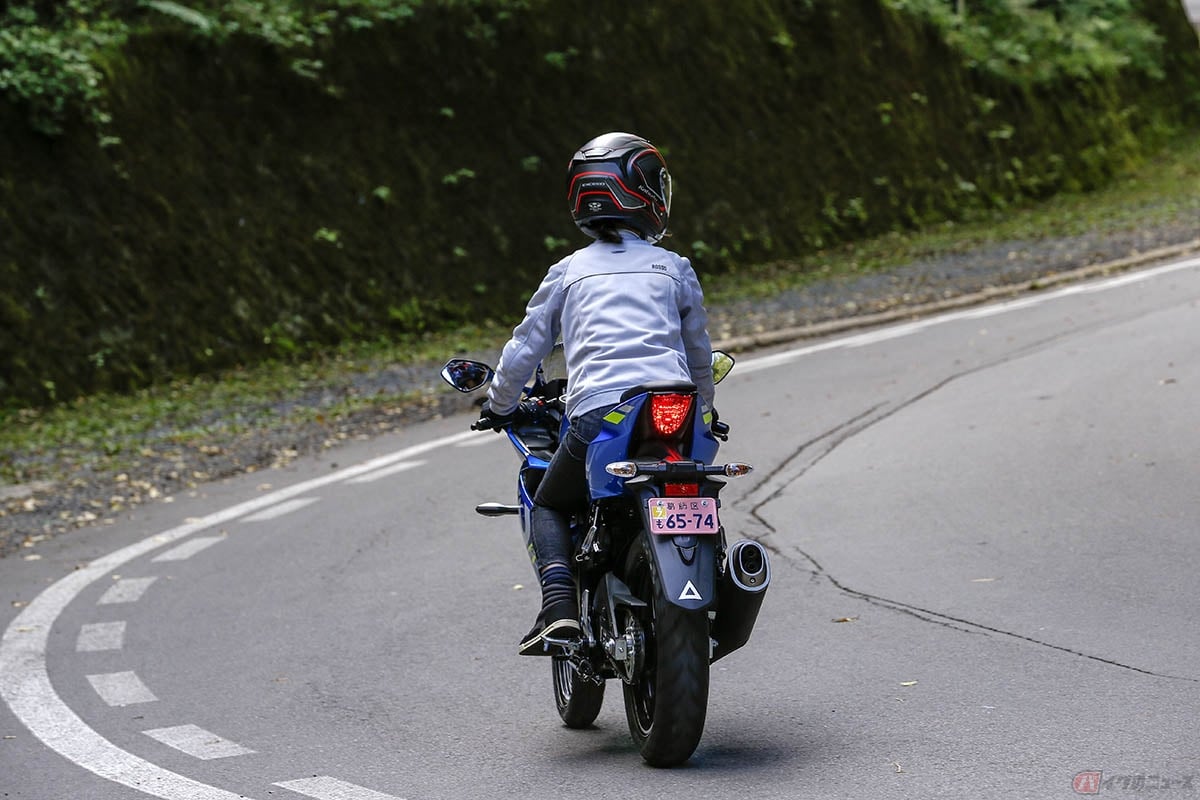 自賠責保険に加入してバイクライフを楽しむライダー