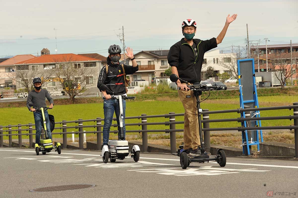 交通量がほとんどない道では、こんな余裕も