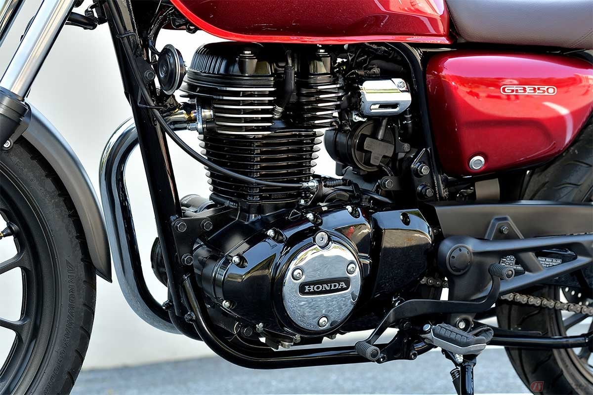 排気量348ccの空冷単気筒OHCエンジンは最高出力15kW/5500rpm、最大トルク29N・m/3000rpmを発揮