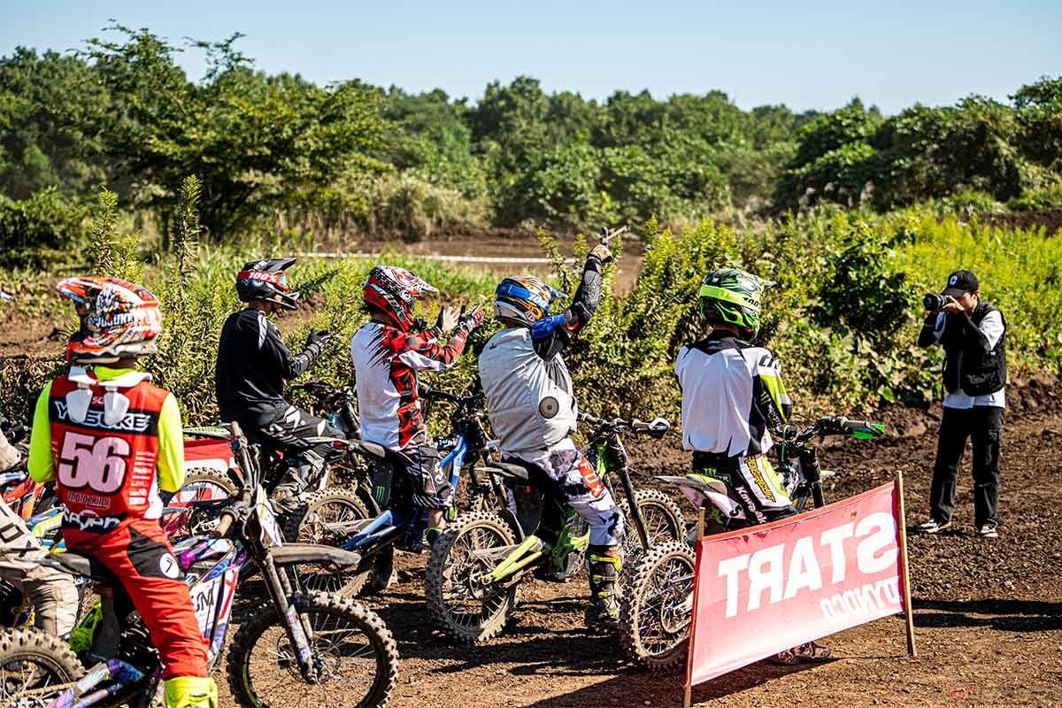 4人ずつ横並びでスタートする勝ち抜き戦は、たった1周で勝敗が決まるシンプルなもの