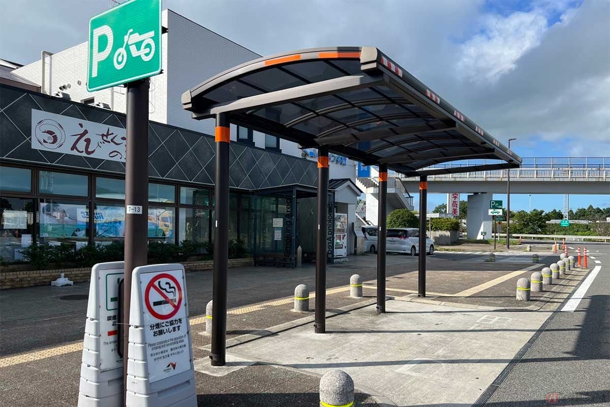 2輪専用の駐車スペースも確保されている