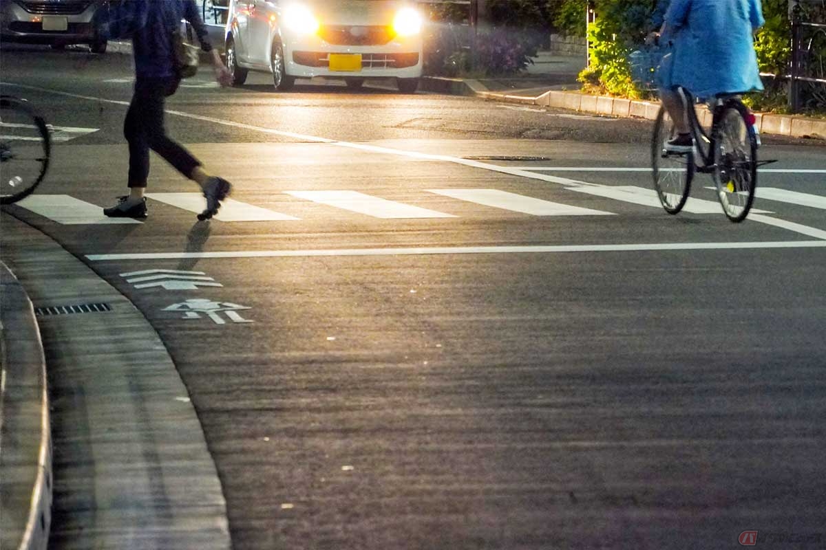 自転車もクルマやバイクと同様に、信号を守らなければならない