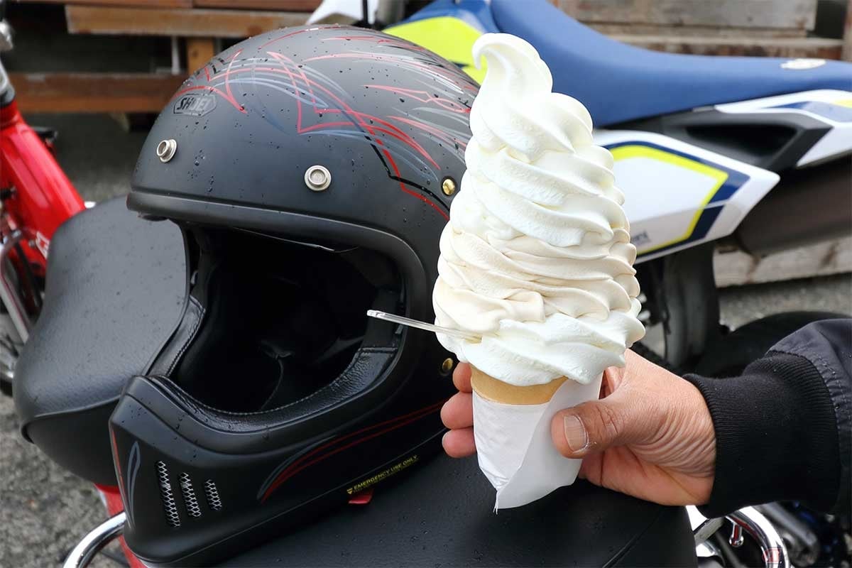 「よこすか関口牧場」のソフトクリーム。その大きさにはびっくり。濃厚ながらさっぱりした美味しさ