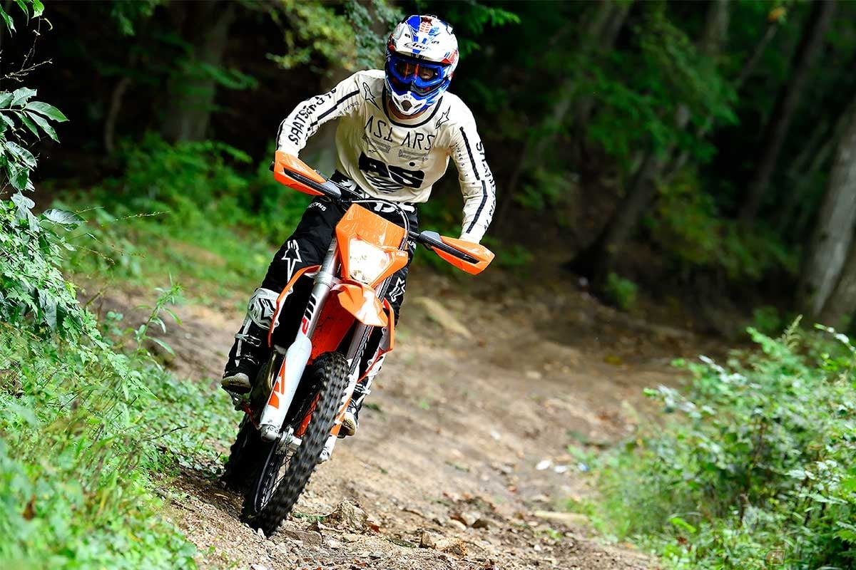 力強くしなやかに動くサスペンションや、低速でも扱いやすいエンジンなど、乗り手に安心感を与えてくれる