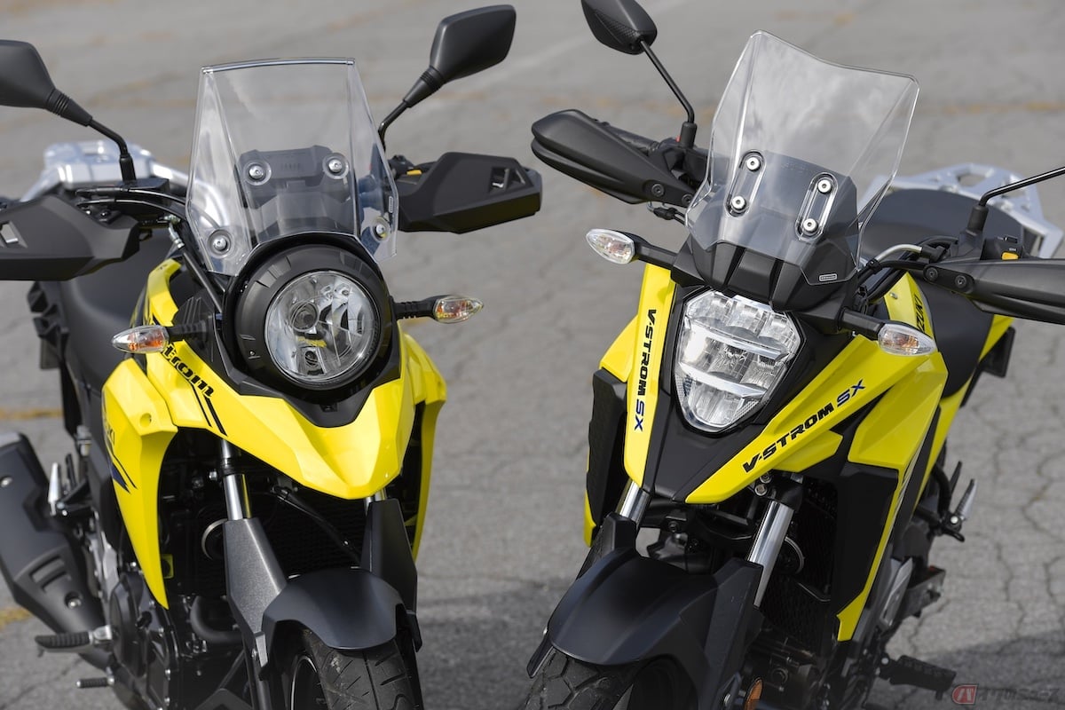 フロントマスクはシリーズ共通の“クチバシ”スタイルを両モデルとも踏襲(左:Vストローム250/右:Vストローム250SX)