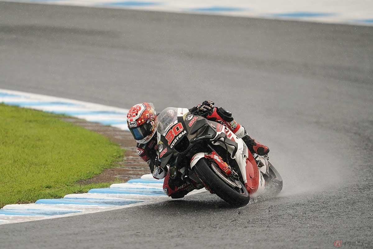 日曜日のMotoGPクラスの決勝レースだけ雨に見舞われた。レースは12周で終了
