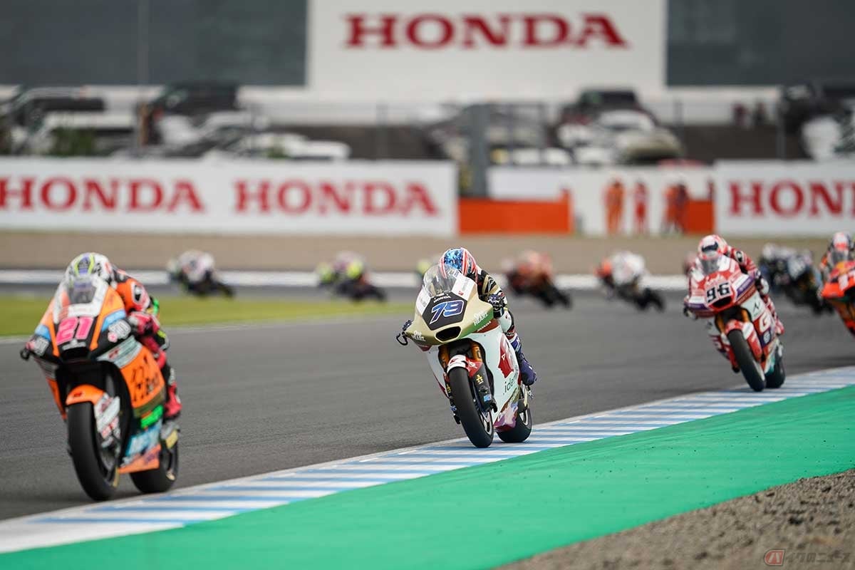 小椋藍選手(#79/Idemitsu Honda Team Asia)。スタートで2人のライダーにかわされ、抜くまでにチャントラ選手の先行を許したことがレースの決定的な瞬間だった