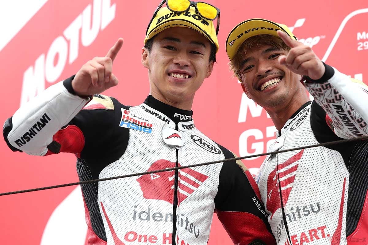 チームメイトのチャントラ選手とともに表彰台に立った小椋選手