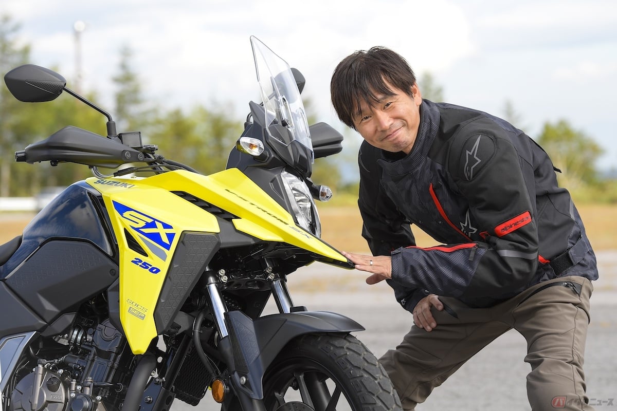『Vストローム250SX』のデザインを一目見て何かを感じた筆者(青木タカオ)