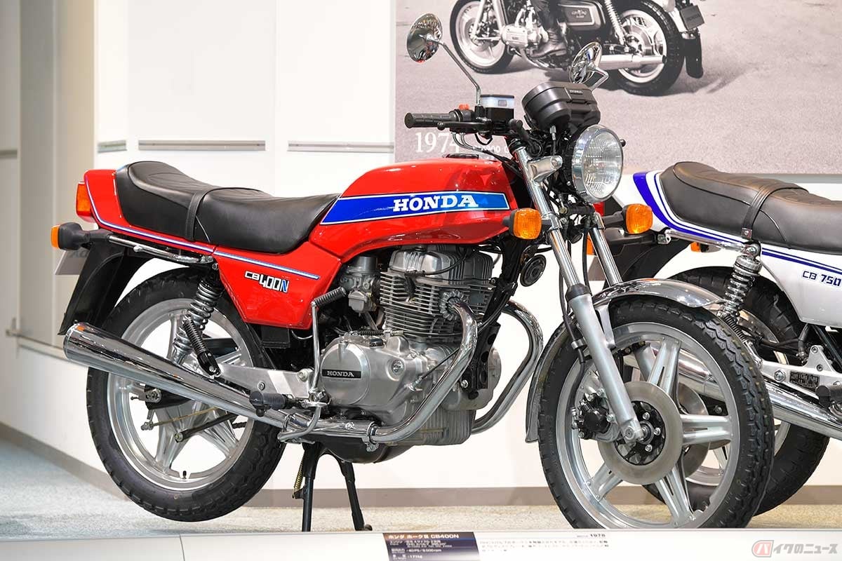 1978年に登場したホンダの中型スポーツモデル「HAWK III CB400N」は、空冷4ストローク並列2気筒OHC3バルブエンジンを搭載していた