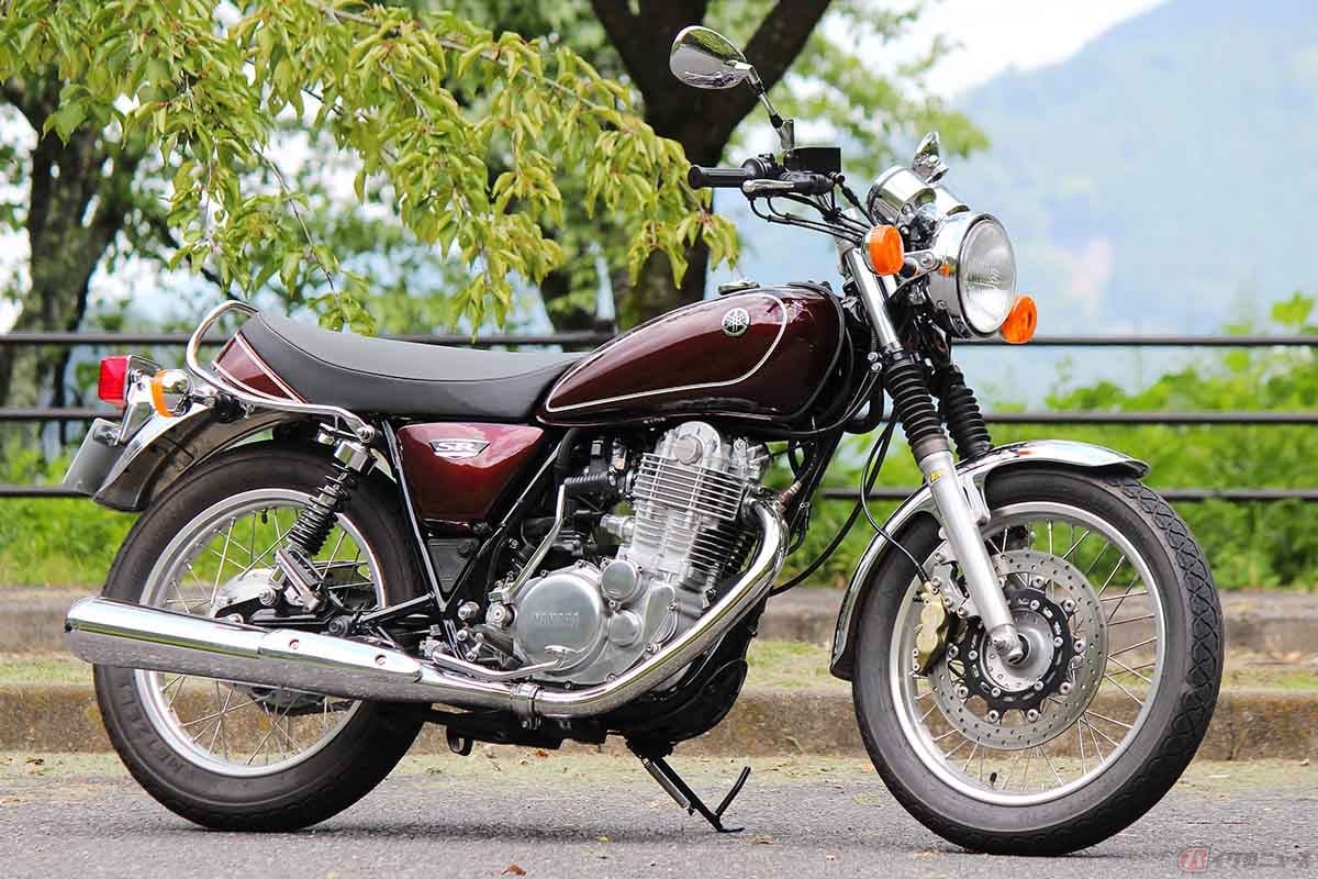 某SR専門店(廃業)で販売されていたコンプリートカスタムのSR400。新車ベースで、前後サスペンションやブレンボ製キャリパー、パフォーマンスダンパー(当時の名称は「パワービーム」)を装着し、SR400の走行時における不満を解消しています