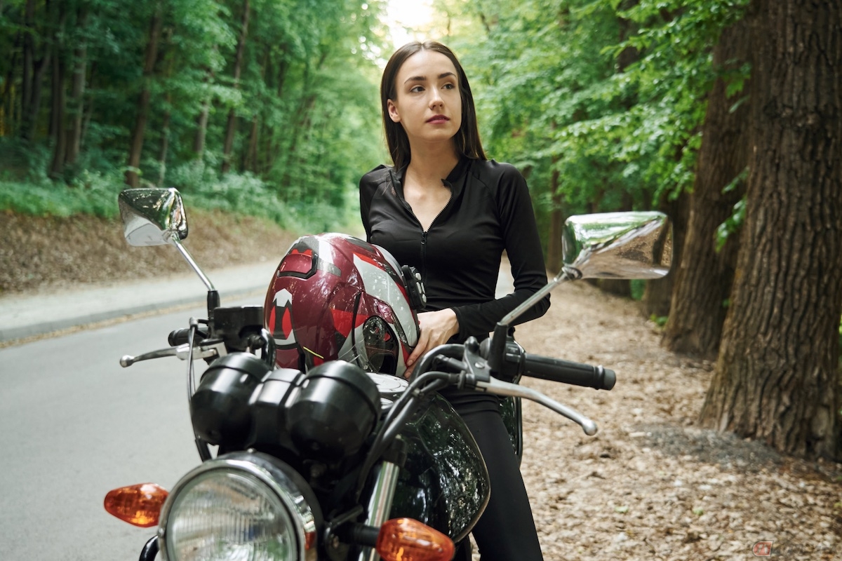 バイクで観光地にツーリングに行くと、たびたび外国人観光客の多さに驚かされる