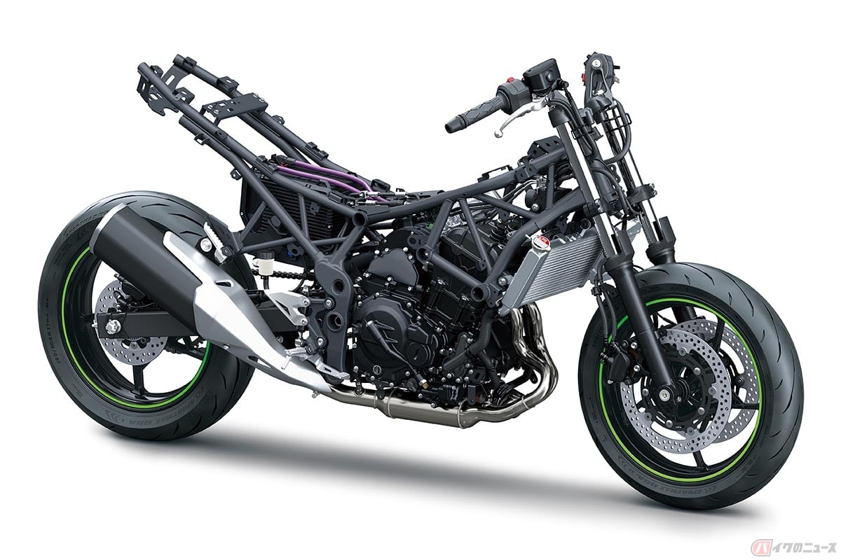 カワサキの新型ハイブリッドモデル「Ninja 7 Hybrid」。エンジンやバッテリーの配置に注視することで理想的な重量配分を実現しています