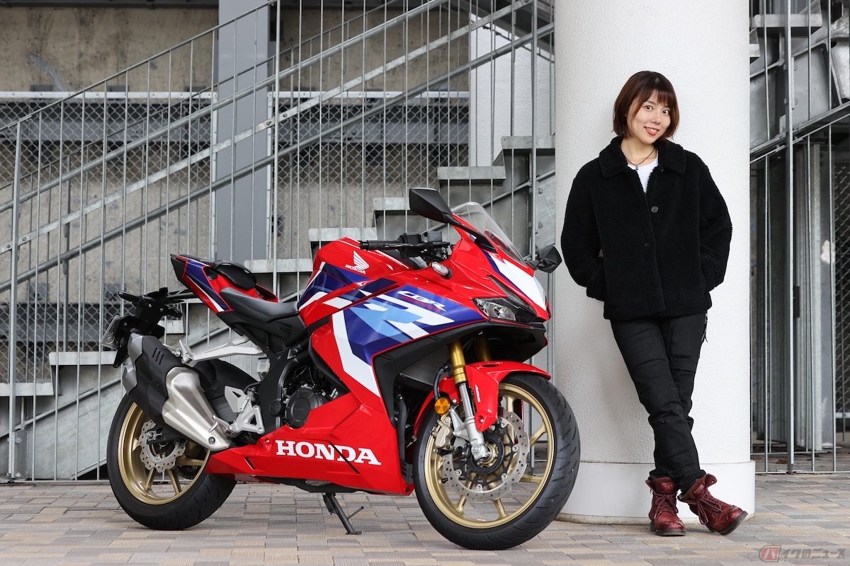 CBR250RRは、レースを連想させる非日常を感じる外見と乗り心地は価格をも凌駕する