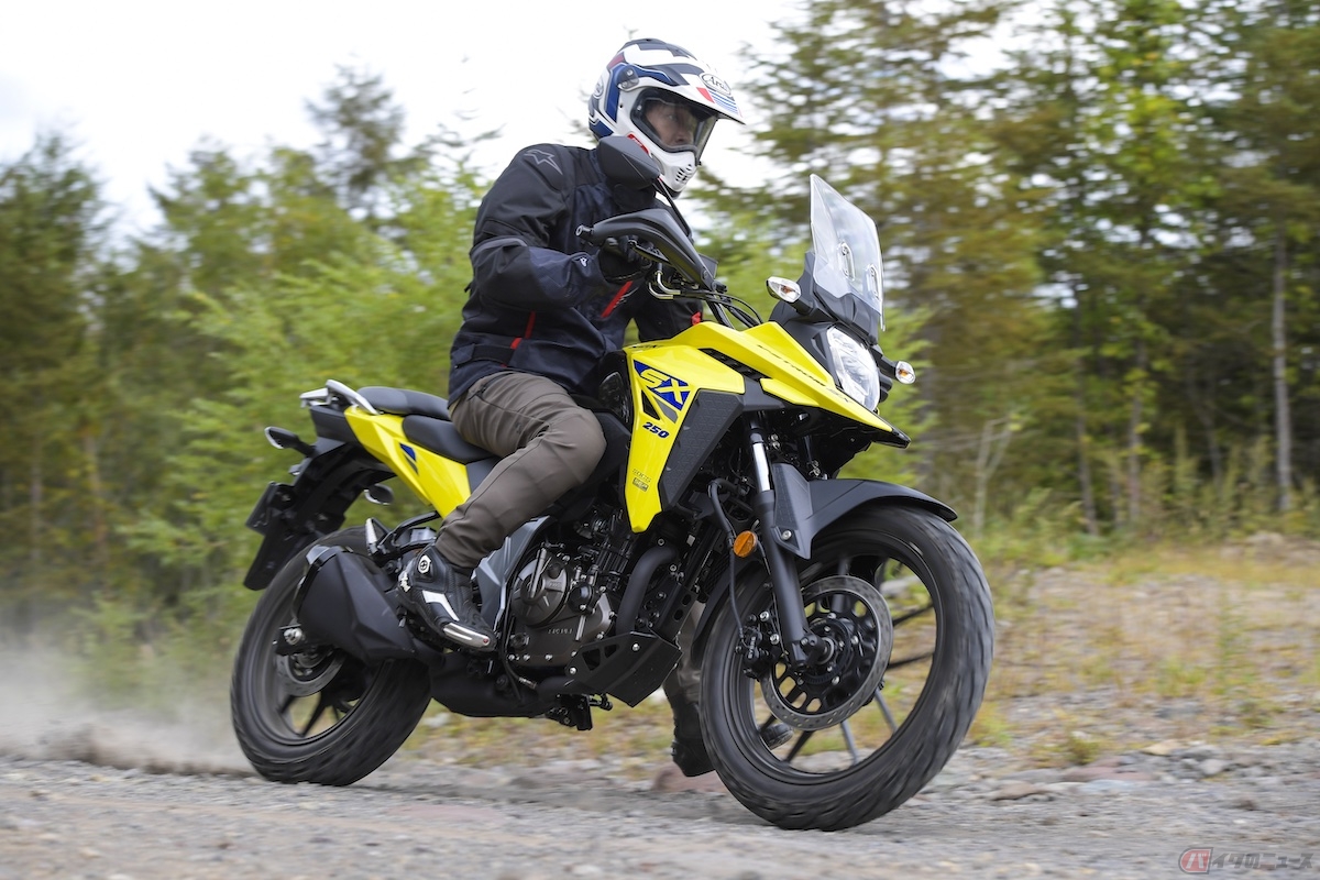 未舗装路を安心して走行するため、フロントホイールを19インチ化、ホイールをフロントフォークから前方に30mmオフセット