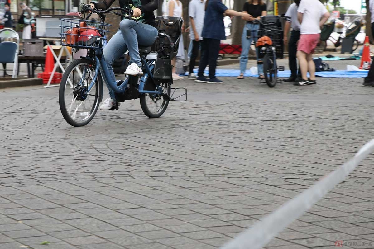各メーカーの子乗せ自転車に試乗できる体験会が行なわれた