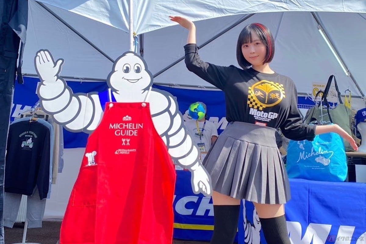 小さいビバンダムくんのパネルと記念撮影