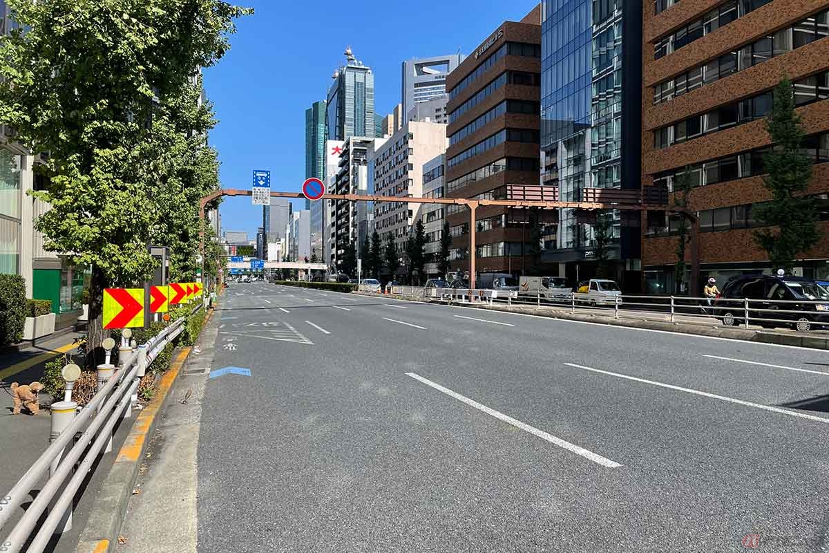 東京タワーを出発して国道15号へ。交通量は多いが道幅も広く走りやすいと言える