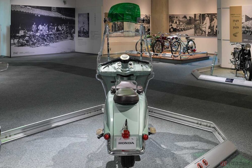 ホンダ初のスクーター「ジュノオK型」は雨でも濡れずに乗れる画期的な