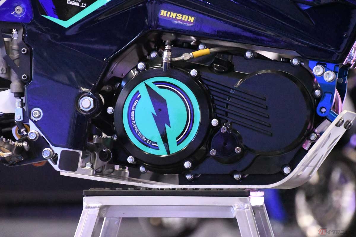 トライアルは高い壁や岩などを駆け上がっていくこともあり、コンポーネントが下部になりすぎると障害物に当たってしまう。しかし重心はできるだけ下部に置きたい。モーターユニットなどはほとんど隙間なく配置されている