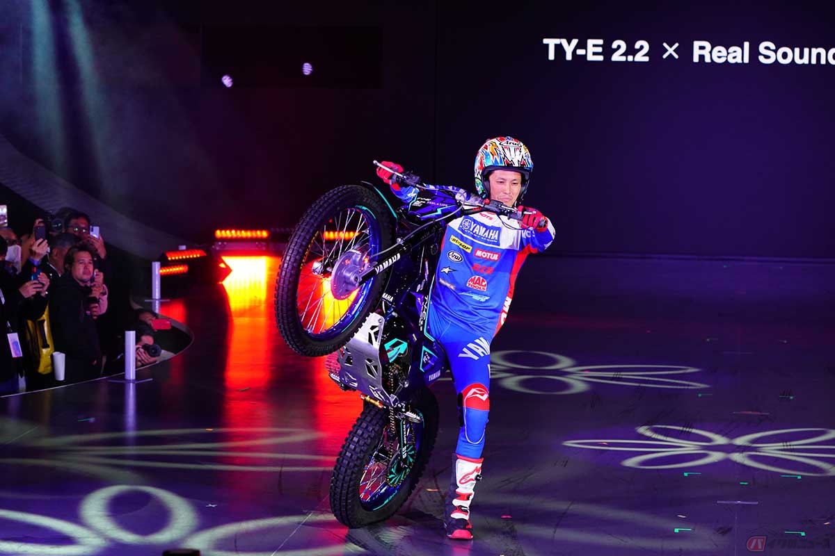 ヤマハのプレスブリーフィングで披露された、黒山選手のパフォーマンス