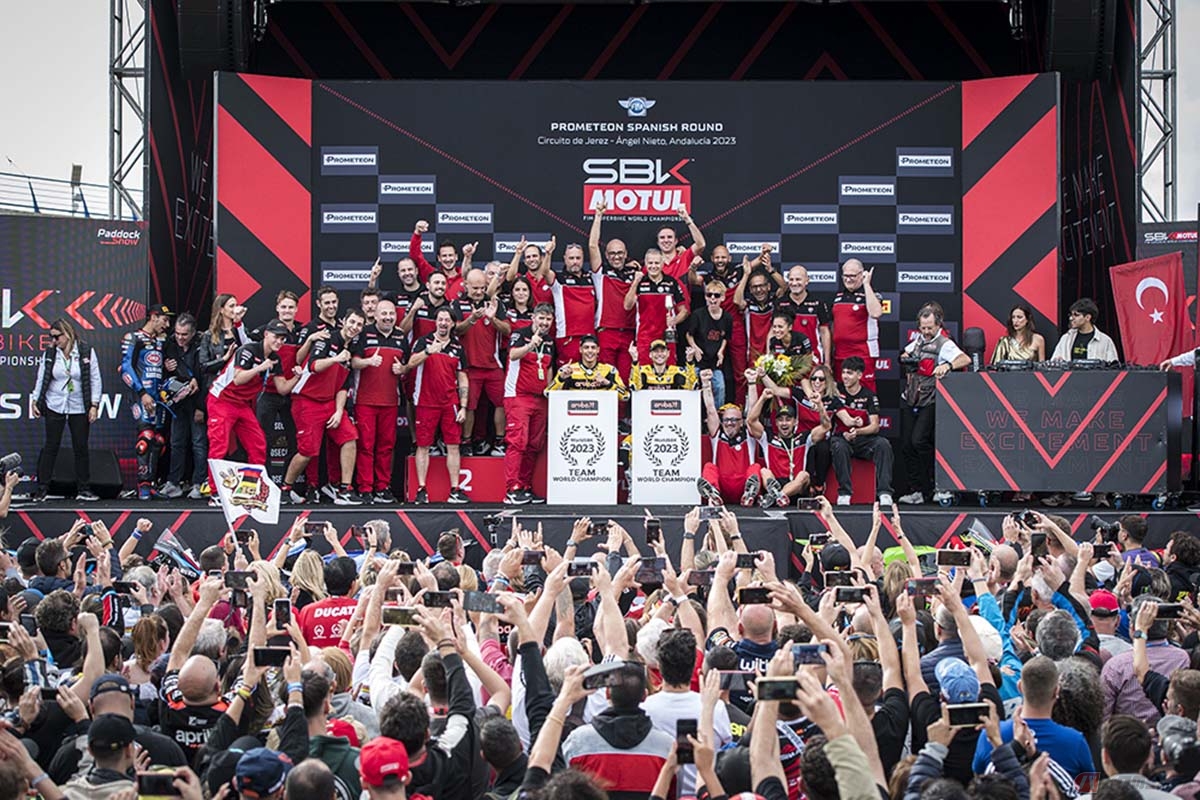 スーパーバイク世界選手権（WSBK）2023年シーズンチャンピオンを獲得したアルバロ・バウティスタ選手。ライダー、マニュファクチャラー、チームの3冠を達成しています