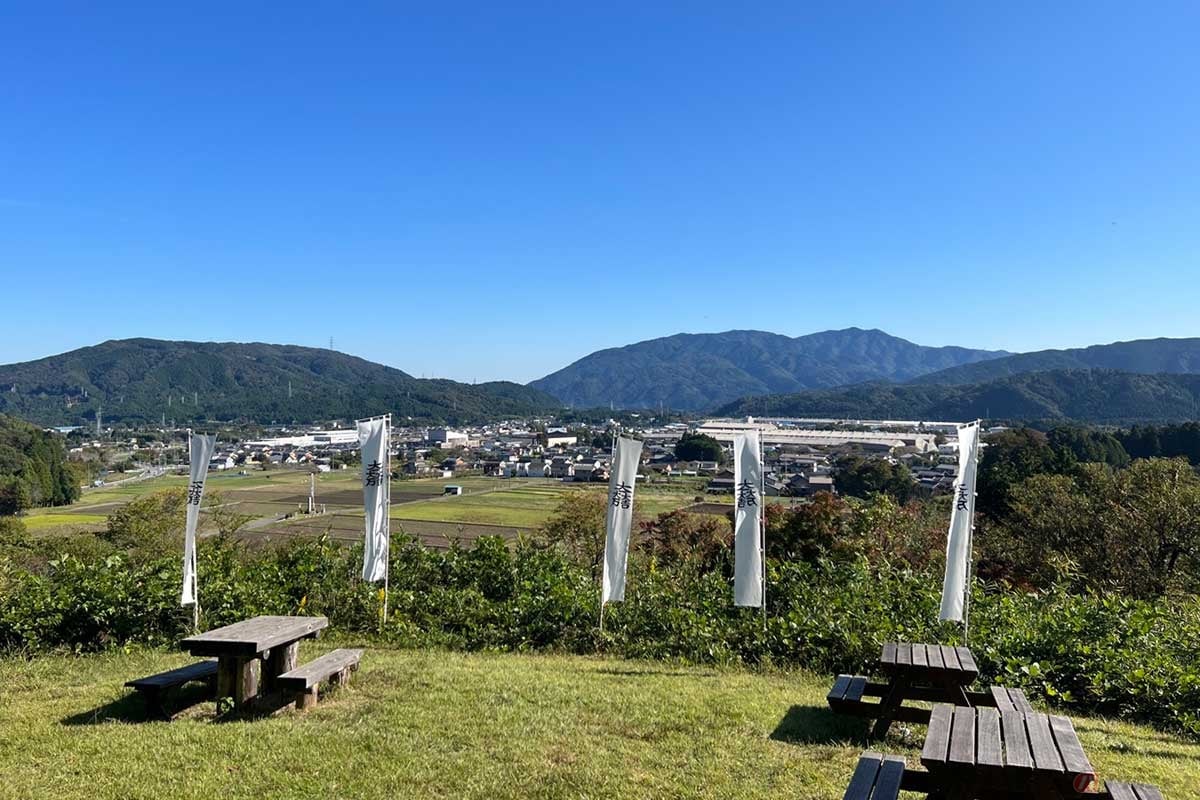 敗将の陣地から眺める関ケ原。天下分け目と言われる大戦は、わずか半日ほどでその幕を閉じた