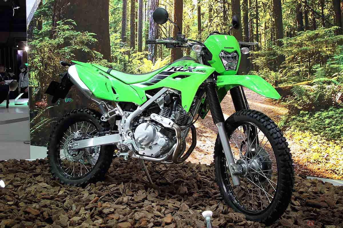 世界初公開されたカワサキ「KLX230」最新モデル