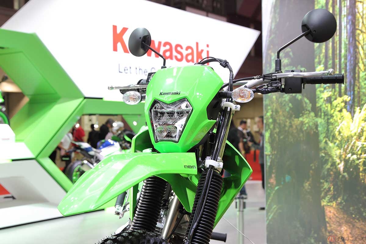 世界初公開されたカワサキ「KLX230」最新モデル