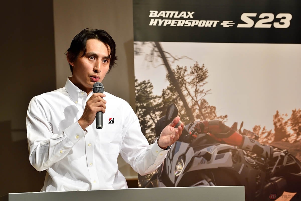 ブリヂストンの最新スポーツラジアルタイヤ「BATTLAX HYPERSPORT S23」の開発・設計を担当した原田陽一さん