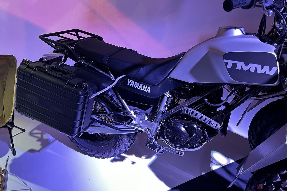 ヤマハのLMW機構搭載のコンセプトモデル「TMW」。ヘッドパイプより後方はヒット車両「TW200」を流用しています