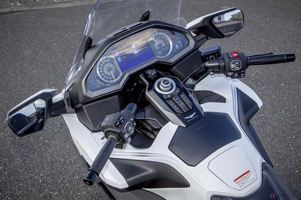 ホンダ「ゴールドウィング」などアップルカープレイに対応したTFT液晶ディスプレイも登場