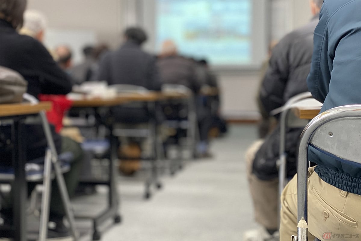 免停の処分が決まったあとに「免停講習」を受講することで、免許停止の期間を短縮することが可能