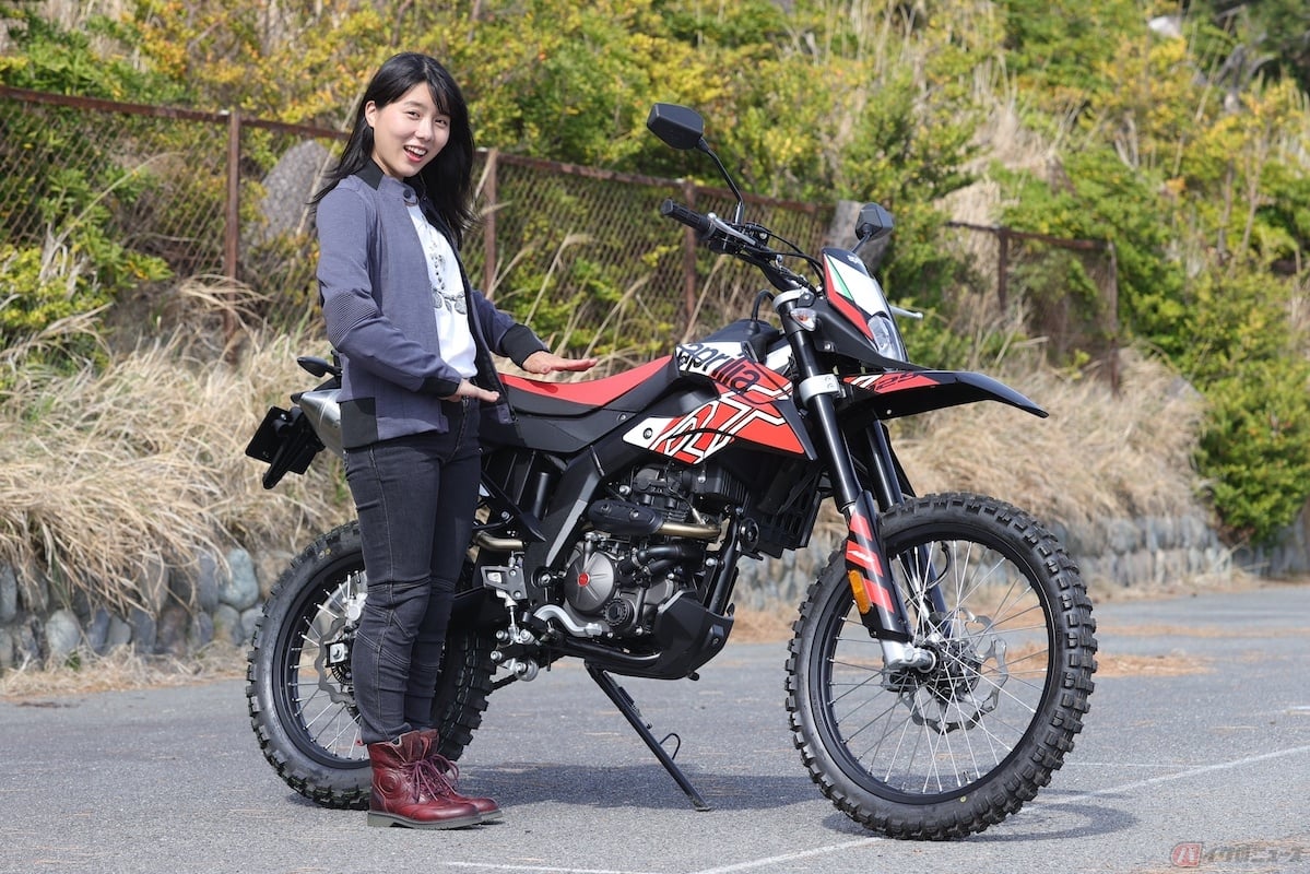 バイクに乗る際の服装は長袖・長ズボンが基本