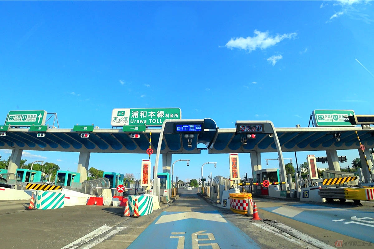 有料道路の無料開放は、多くの有料道路では、利用者に料金を課すことができる期限が定められているから