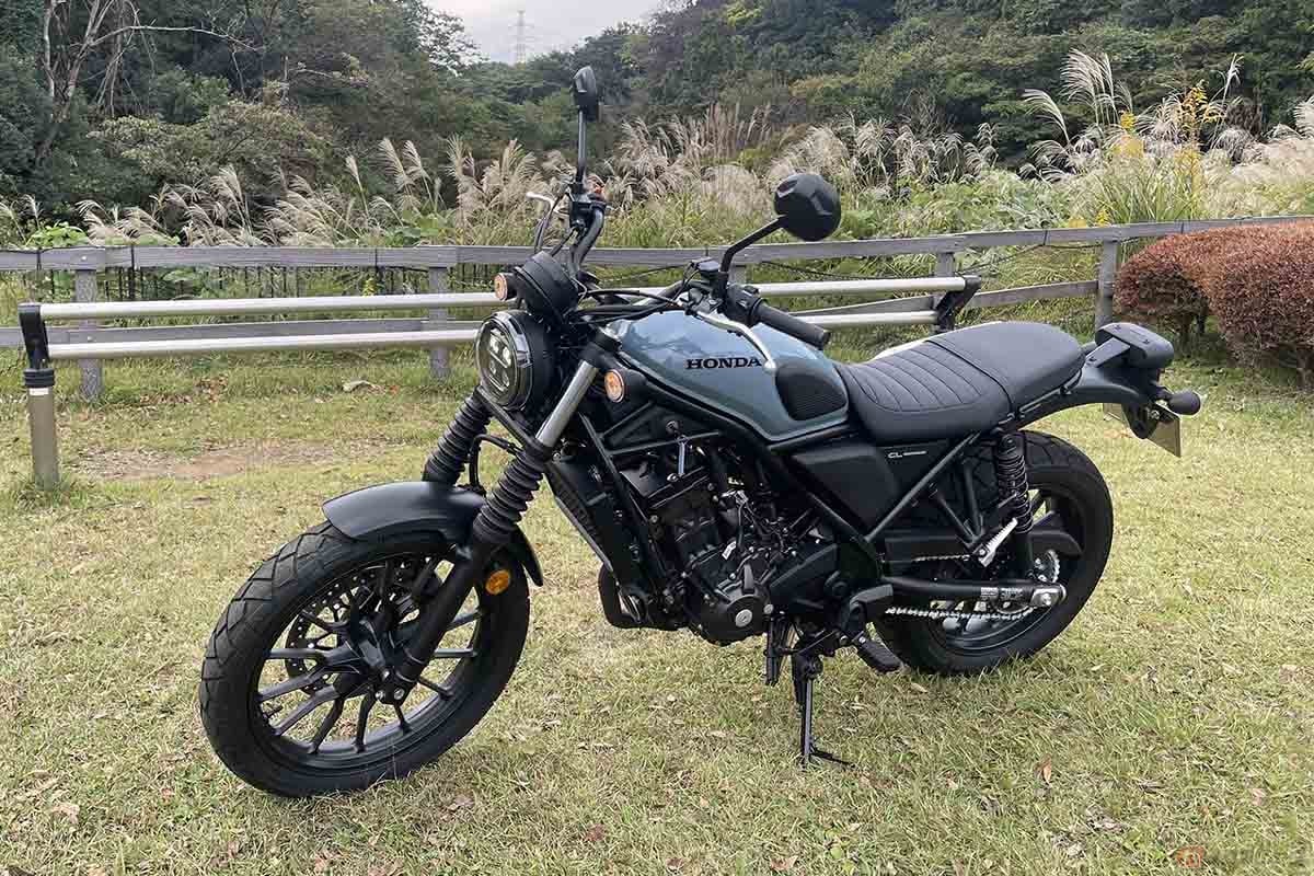 クリステル・チアリさんが試乗したホンダ「CL250」