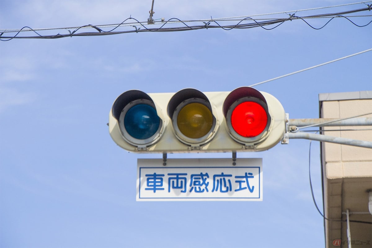 「感応式信号」には、車体の小さなバイクは反応しない事がある
