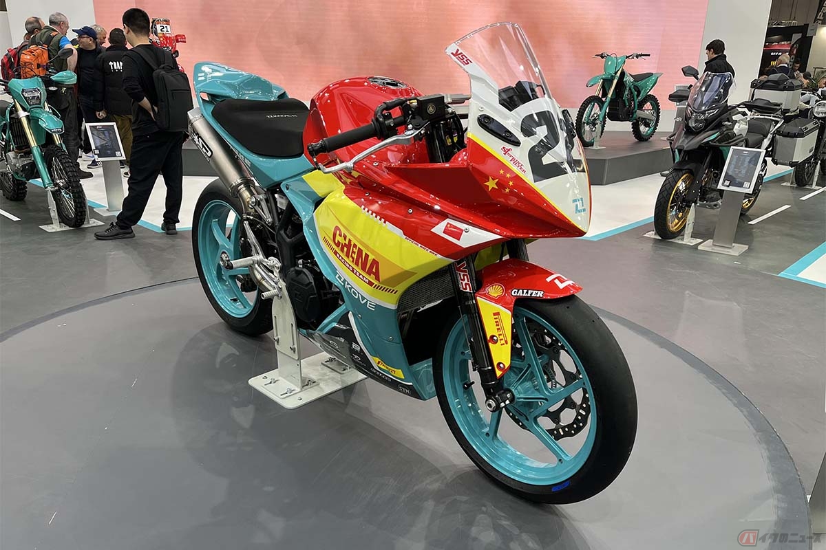 WorldSSP300で活躍中のKOVE「321RR」のレーサーモデル