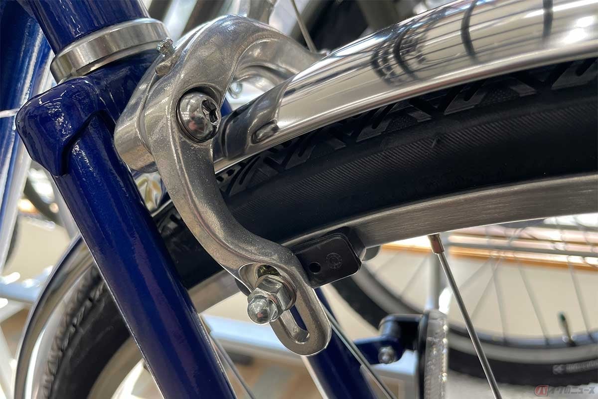 自転車のリムブレーキには、いくつかの種類がある(前輪:キャリパーブレーキ)