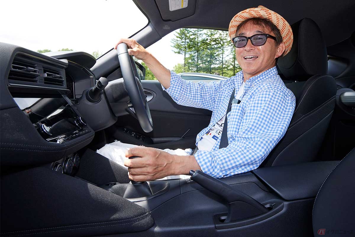 日産新型フェアレディZに乗る筆者(木下隆之)